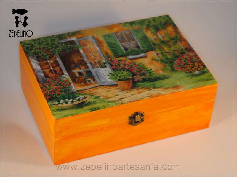 Caja con patio